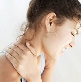 Cervical osteochondrosis leads to pinching nerves in the neck